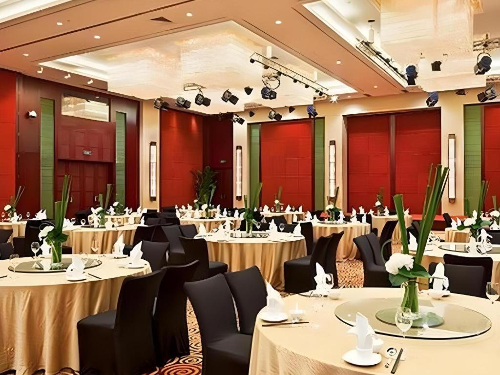 Crowne Plaza Shanghai Pudong By Ihg Экстерьер фото