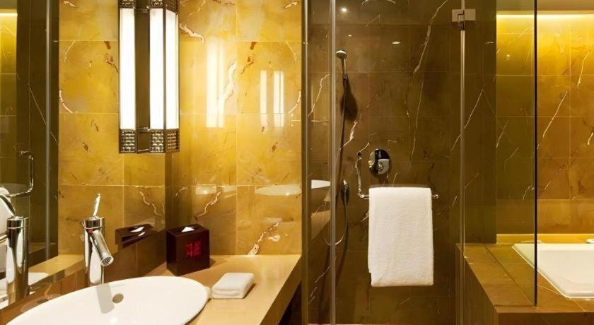 Crowne Plaza Shanghai Pudong By Ihg Экстерьер фото