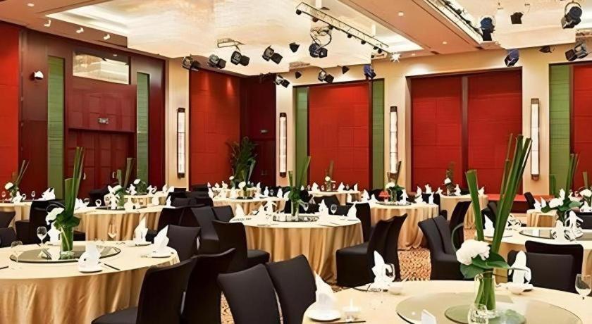 Crowne Plaza Shanghai Pudong By Ihg Экстерьер фото